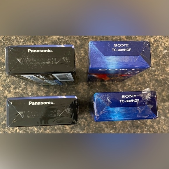 📺 QTY 4 VHS-C Camcorder Video Cassettes 2 Each Panasonic Sony Sealed 30 90 Min - Picture 2 of 2